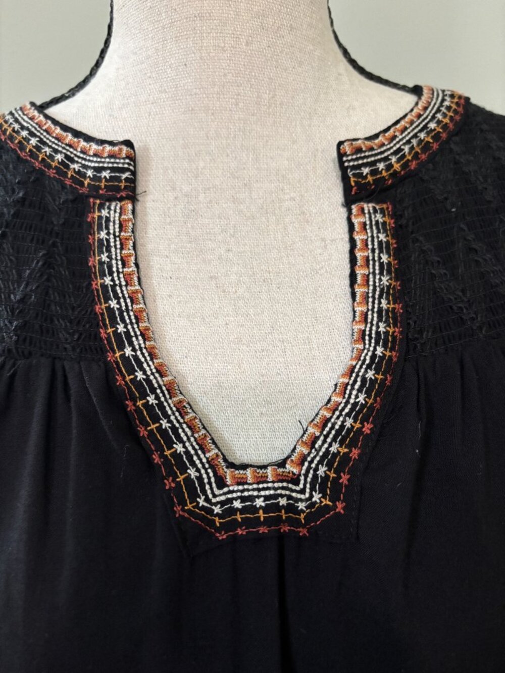 Crimson Black Embroidered Boho Shift Dress M Like New